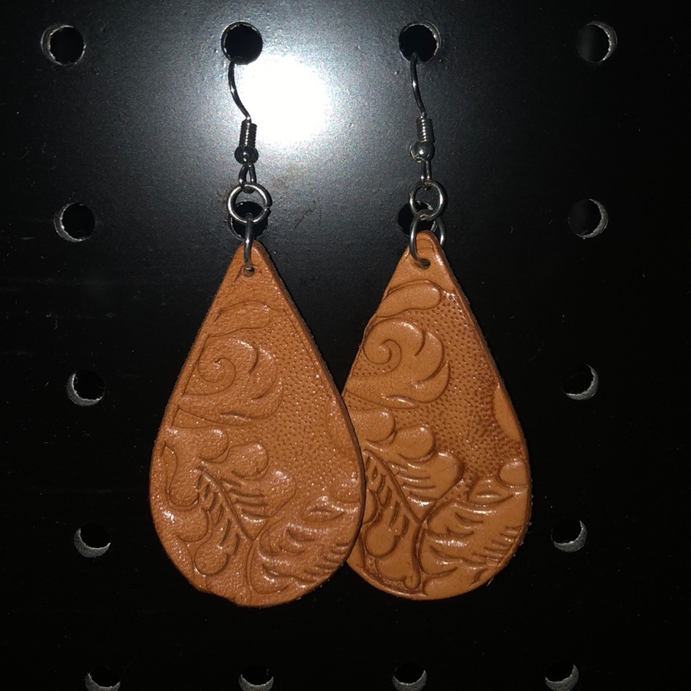 Leather dangle earrings
